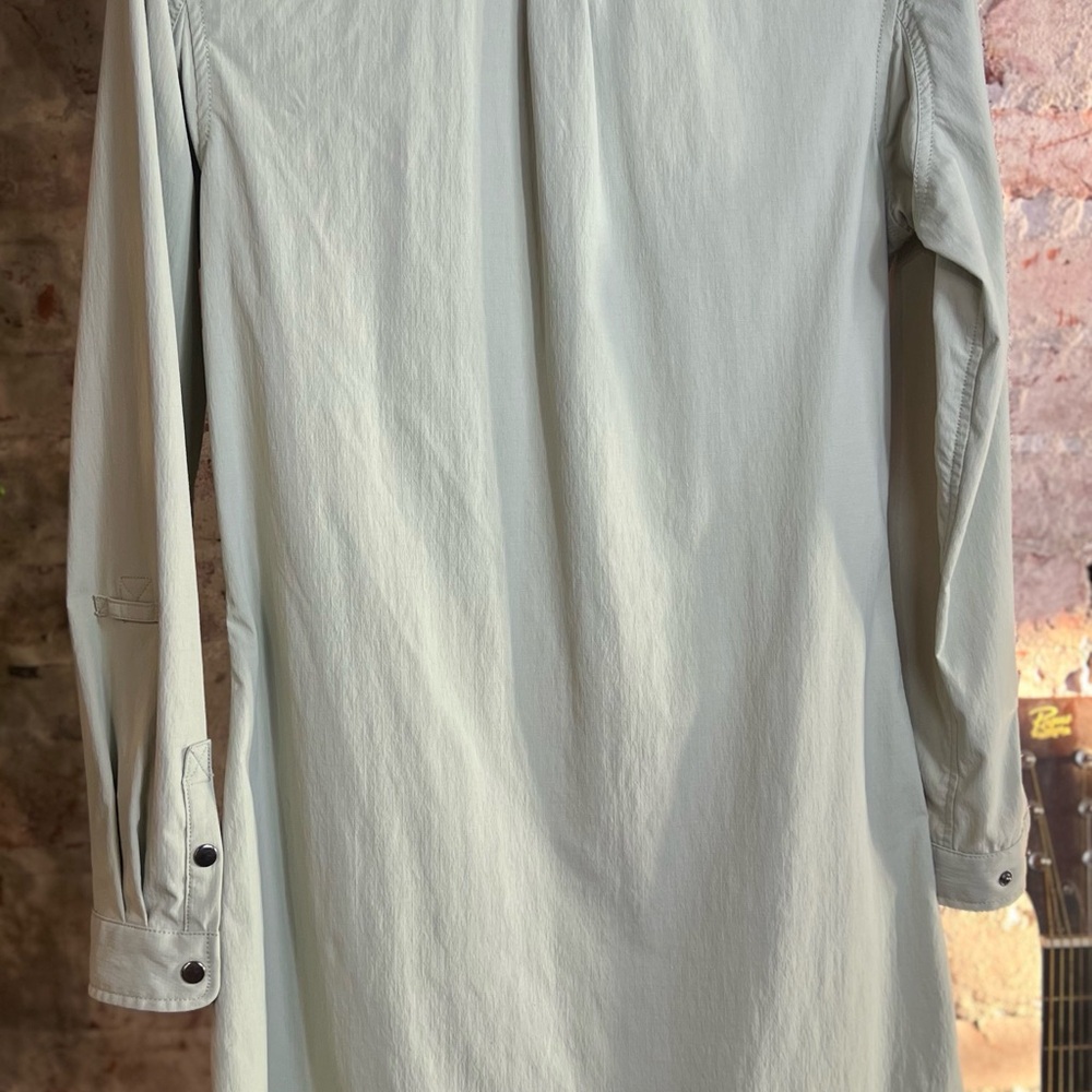 Duluth Trading Co Light Gray Nylon Shirt - Picture 3 of 7